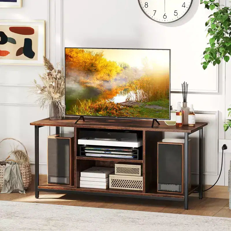 Meuble TV pour téléviseurs jusqu'à 50", meuble de divertissement industriel à 3 niveaux avec 2 compartiments ouverts et étagère réglable avec prise de courant, marron