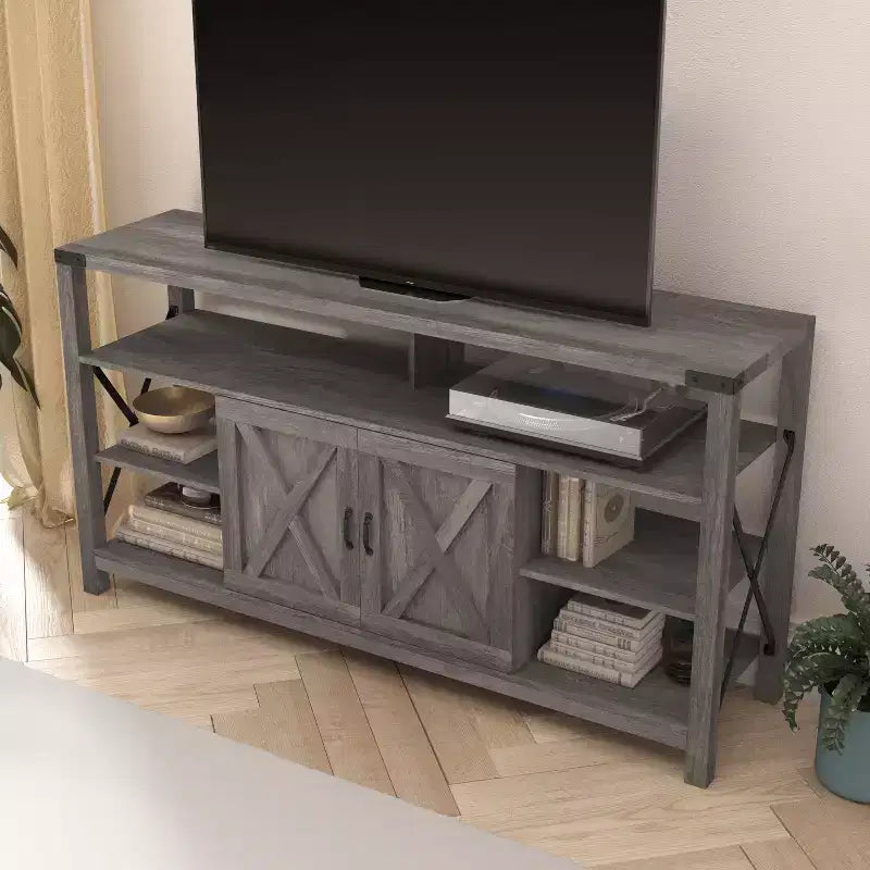 Meuble TV rustique de style campagnard avec rangements ouverts et fermés, meuble TV porte de grange